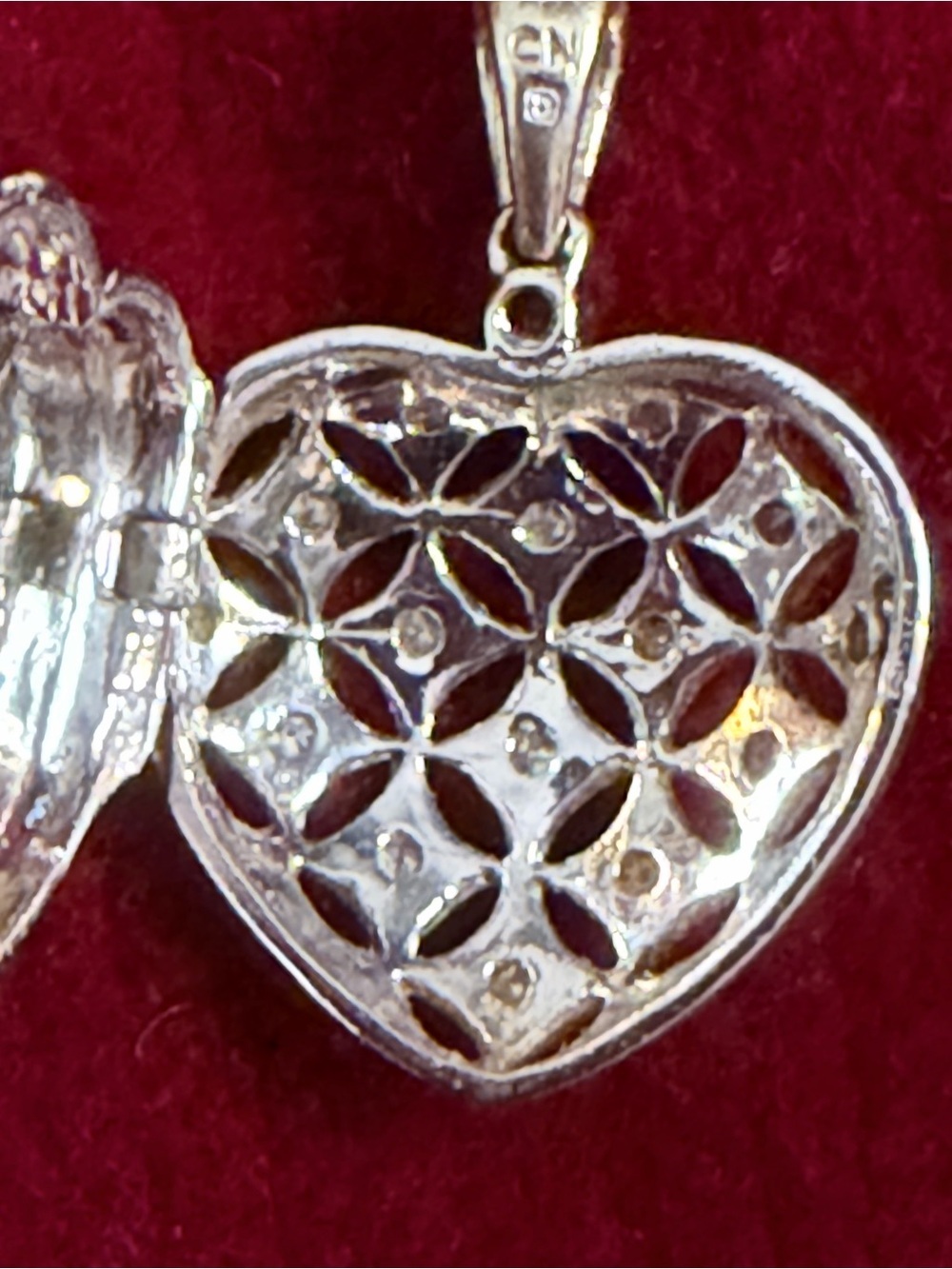 Vintage 14 K Solid Gold Delmar Diamond Locket - Picture 2 of 10